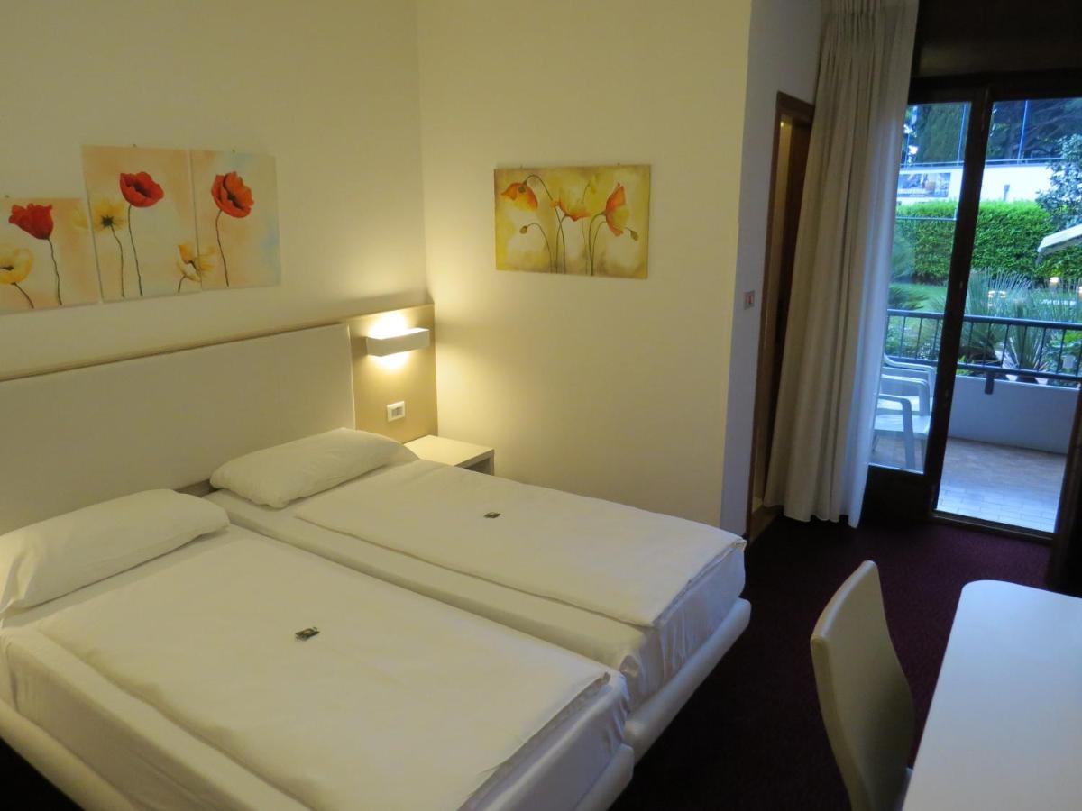 Hotel Villa Claudia Torbole Sul Garda Exterior foto