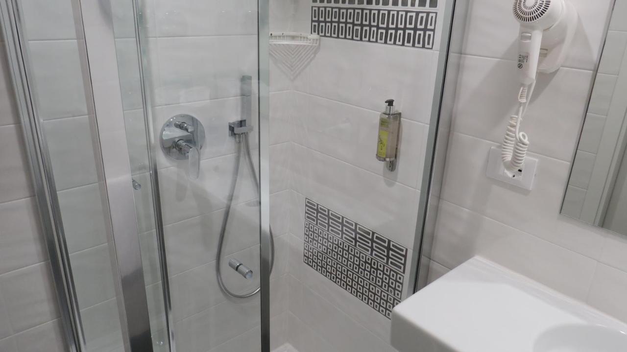 Hotel Villa Claudia Torbole Sul Garda Habitación foto