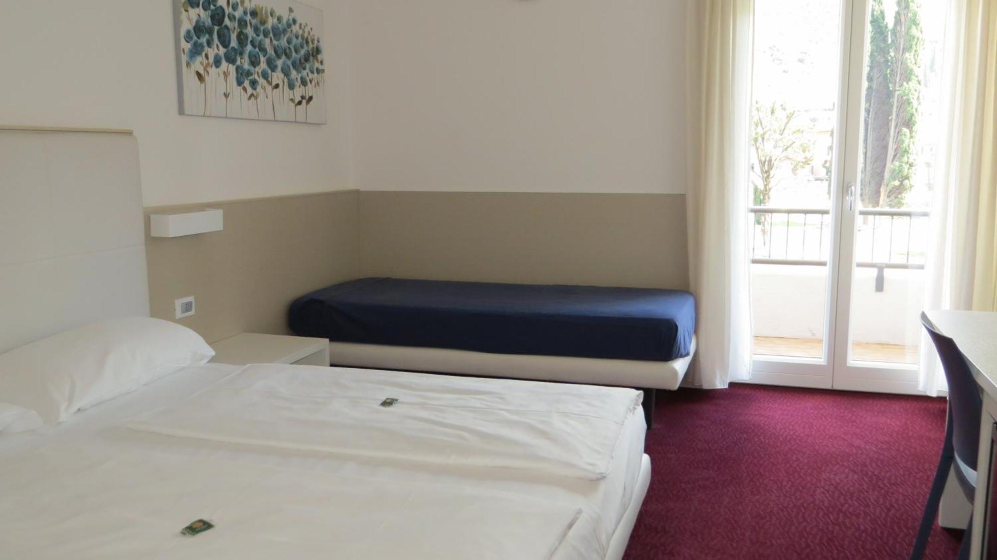 Hotel Villa Claudia Torbole Sul Garda Habitación foto