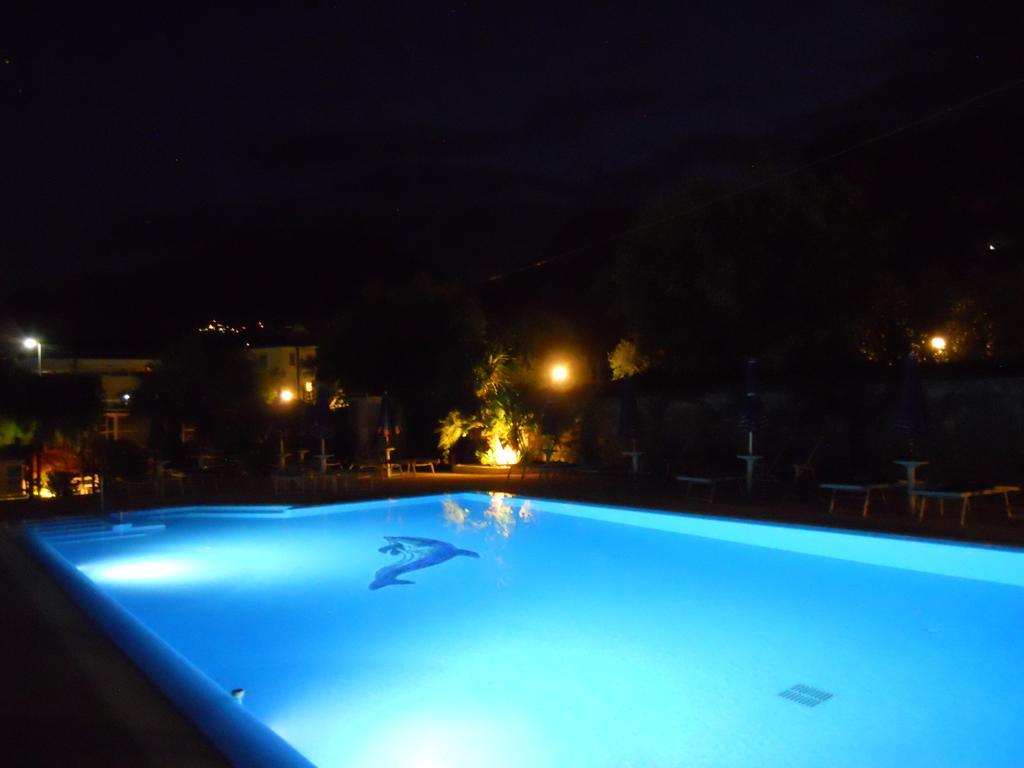 Hotel Villa Claudia Torbole Sul Garda Exterior foto