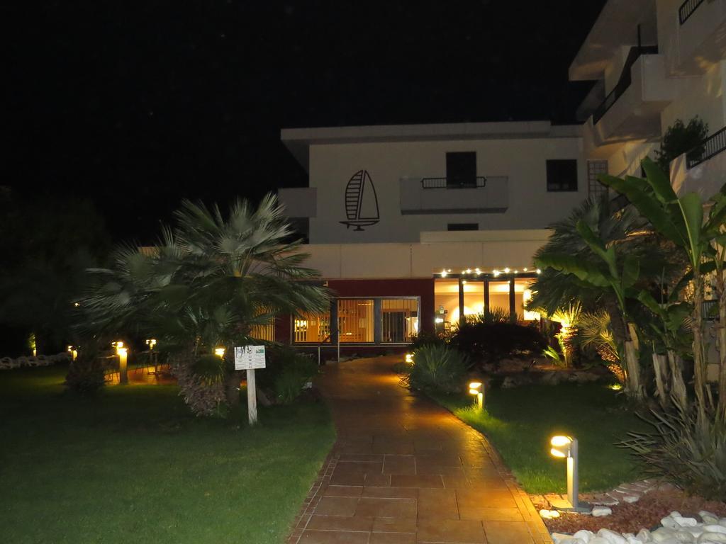 Hotel Villa Claudia Torbole Sul Garda Exterior foto