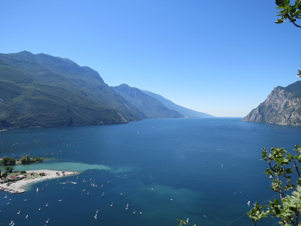 Hotel Villa Claudia Torbole Sul Garda Exterior foto