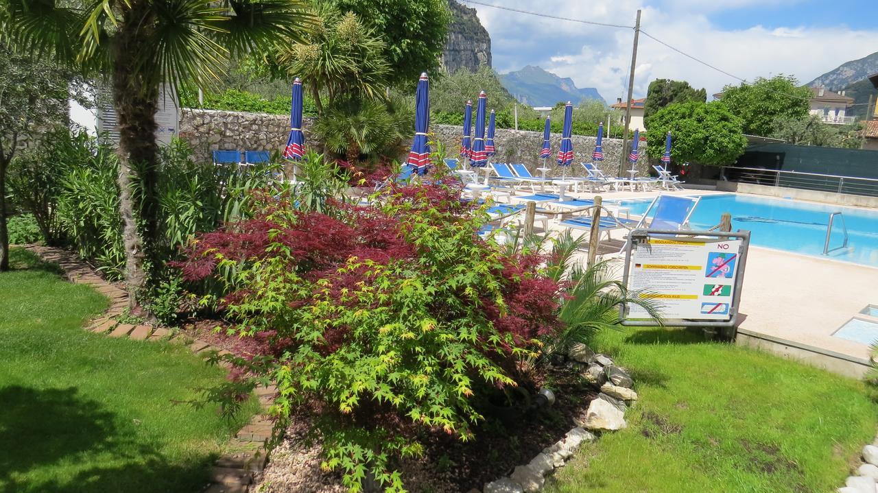 Hotel Villa Claudia Torbole Sul Garda Exterior foto